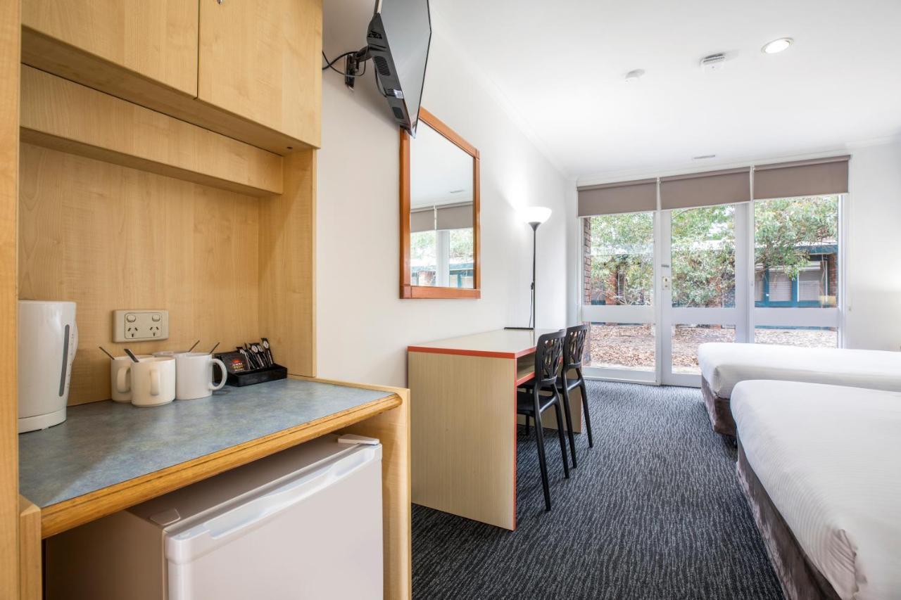 Burvale Hotel Nunawading Exterior photo